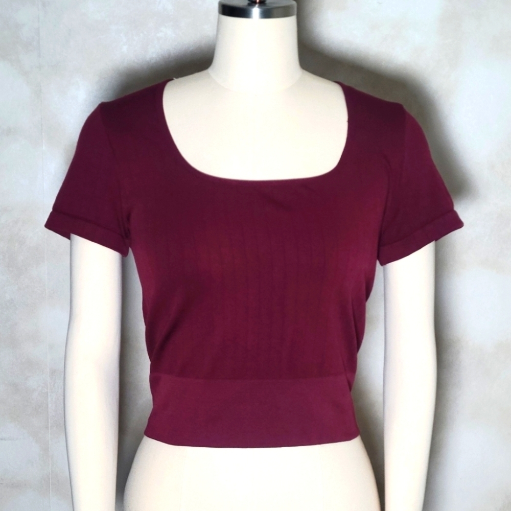 Planet Gold Crop Top Short Sleeve Maroon Size Large.